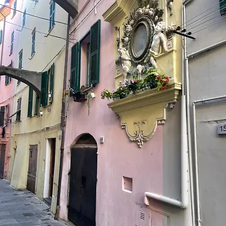 Casa Maggie - Completely Renovated In Alta! * Ventimiglia