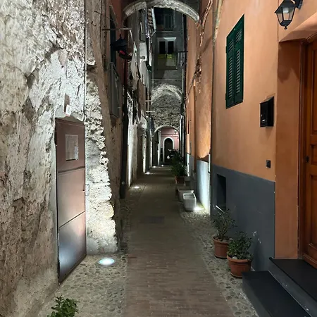 Casa Maggie - Completely Renovated In Alta! * Ventimiglia